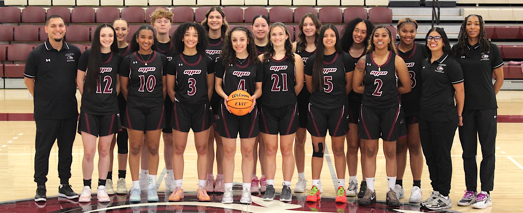 Women's Basketball 2025 Team Picture